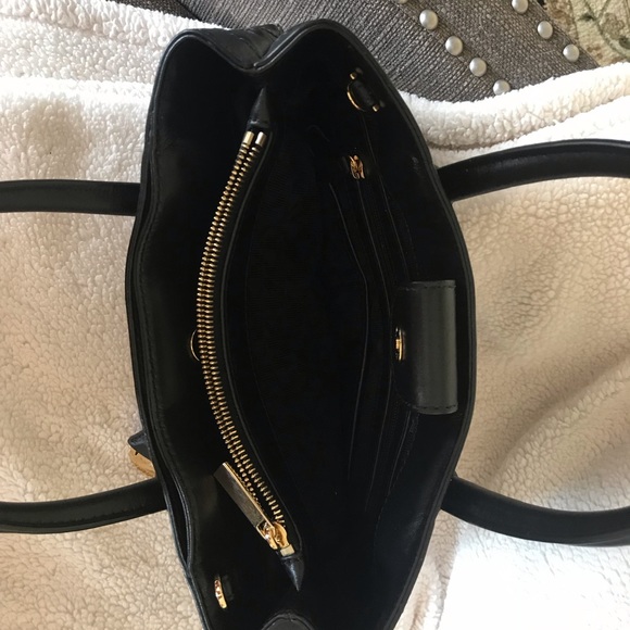 Michael Kors Medium Quilted Leather Satchel! - Picture 3 of 3